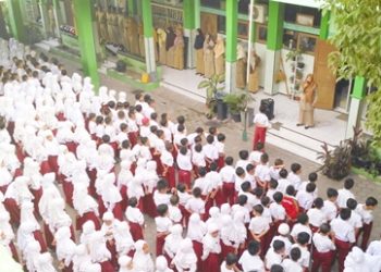 Anik Ustadah, Anak Kelas Satu Boleh Di Tunggu Hari Ini Saja
