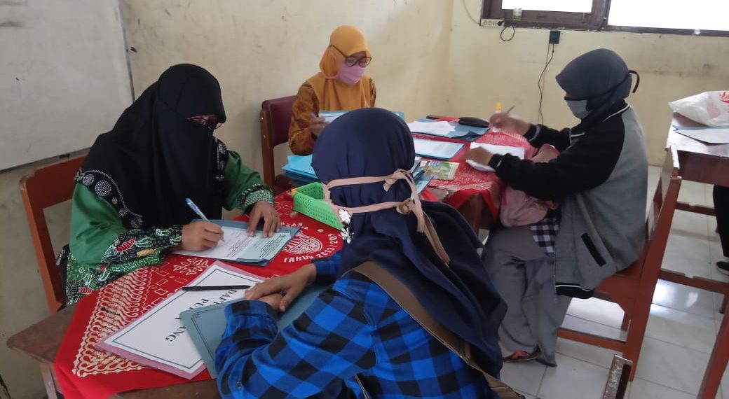 Siswa Baru MTs N 2 Surakarta selesaikan daftar ulang