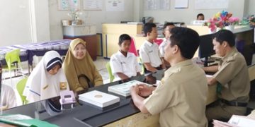 Alumni SMA Al Islam 1 Surakarta Bantu 12 Siswa MTs Al-Islam Yang Kesulitan