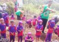 Hilangkan Jenuh, Adakan Outing Class Dengan Bertanam