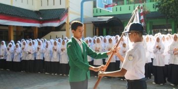 17an sekaligus pelantikan OSIS MTsN  Surakarta 1