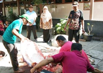Membentuk  Karakter  Siswa  Melalui  Kegiatan  Kurban