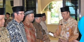 PELANTIKAN PENGURUS MASJID AL-IKHLAS KEMENTERIAN AGAMA KOTA SURAKARTA PERIODE 2015-2017
