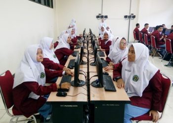 Siswa MAN 2 Surakarta Sambangi Laboratorium UNS
