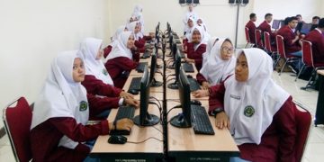 Siswa MAN 2 Surakarta Sambangi Laboratorium UNS