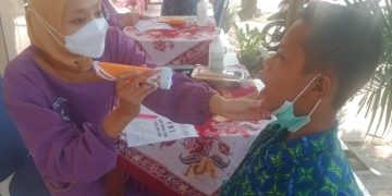 Kegiatan Screening Kesehatan Anak Sekolah bersama Puskesmas Purwodiningratan di MTs Muhammadiyah Surakarta