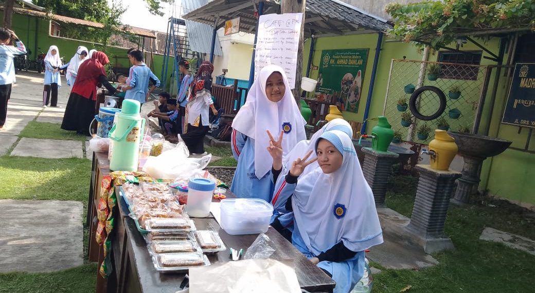 Market Day Latih Siswa MTs Muhammdiyah Surakarta Dibidang Enterpreneur