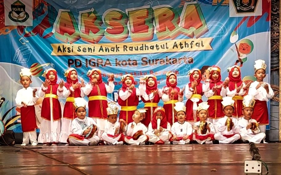 ANSAMBEL MUSIK REBANA SEBAGAI TAMPILAN AKSI SENI ANAK RA PALMA