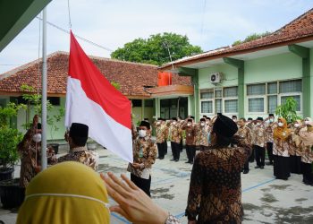 Mengenang dan Menghormati Perjuangan Para Pahlawan, Kemenag Kota Surakarta Gelar Upacara Hari Pahlawan dengan Penuh Khidmat
