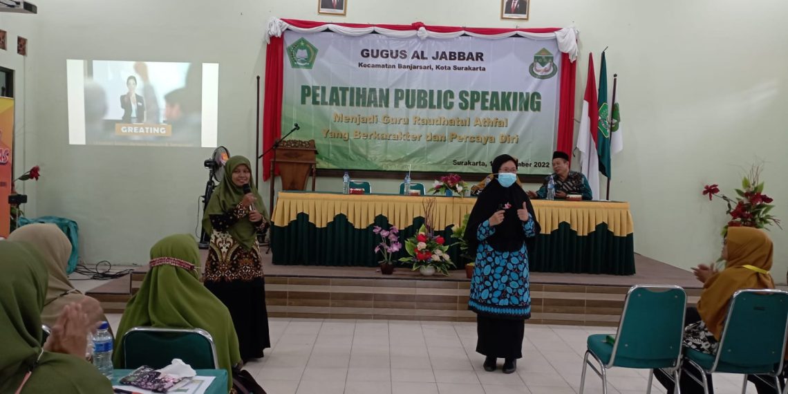 Peningkatan Karakter, Percaya Diri dan Kemampuan Public Speaking Guru PC IGRA Kecamatan Banjarsari