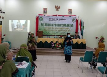 Peningkatan Karakter, Percaya Diri dan Kemampuan Public Speaking Guru PC IGRA Kecamatan Banjarsari