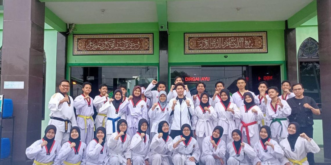 Sensasi Dilatih Master Taekwondo Korea