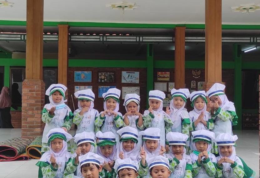 COOKING CLASS ANEKA OLAHAN PISANG RAJA, SEBAGAI PROJECT HASIL KARYA KEARIFAN LOKAL SISWA RA PALMA