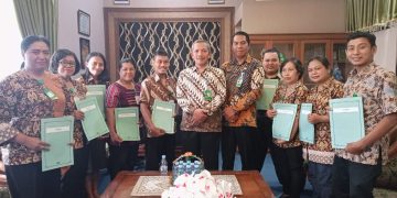 10 Penyuluh Agama Kristen Non PNS Menerima SK Penugasan