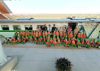 Topik Pembelajaran RA Nurul Huda Surakarta, “Masya Allah.. Aku Berani Naik Kereta Bias”