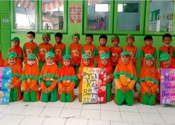 RA Nurul Huda: Marhaban Yaa Ramadhan, Alhamdulillah, Aku Menyambut Bulan Ramadhan Dengan Tarhib Berkeliling Sekitar Sekolahku…