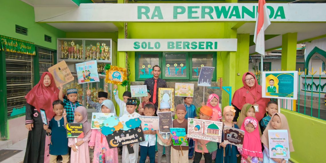 USAI TARHIB RAMADHAN, SISWA RA PERWANIDA DENGARKAN DONGENG ANAK