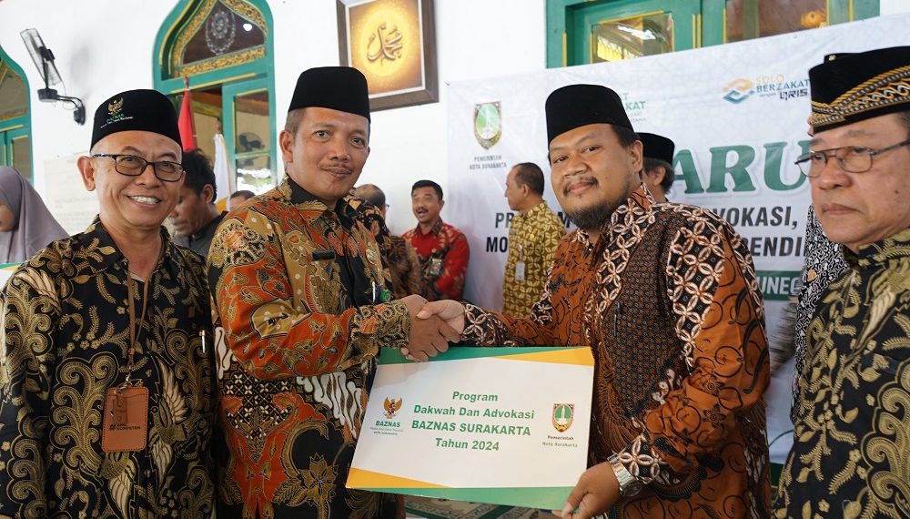 Hidayat Maskur Serahkan Bantuan Program Tasaruf BAZNAS Kota Surakarta Bidang Ekonomi Produktif, Advokasi dan Dakwah, Hingga Kemanusiaan