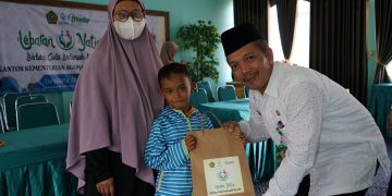 Lebaran Yatim: “Berbagi Cinta Berlimpah Berkah”, Kankemenag Kota Surakarta Tassarufkan Ratusan Bantuan untuk Anak Yatim