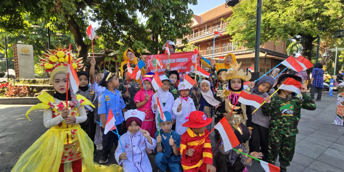 Mengenakan Konstum Profesi, Siswa/i RA Perwanida Rayakan Hari Anak Nasional ke-40 dengan Jalan Santai