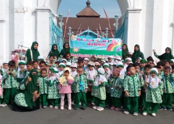 Siswa RA Palma Kunjungan Belajar ke Masjid Agung Surakarta