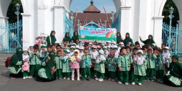 Siswa RA Palma Kunjungan Belajar ke Masjid Agung Surakarta