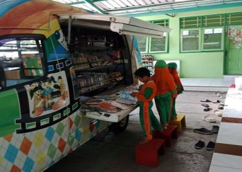 Membudayakan Cinta Buku Sejak Dini, RA Nurul Huda Surakarta Dorong Literasi Siswa dengan Kegiatan “Buku Menjadi Temanku”