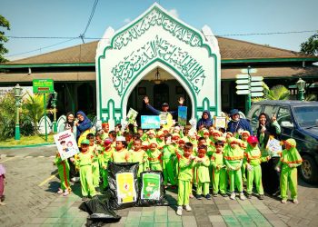 World Clean Up Day bersama RA Perwanida