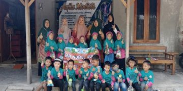 Eksplorasi Sumber Daya di Lingkungan Sekolah, RA Nurul Huda Surakarta Outing Class ke Rumah Jahit Aqila Modiste
