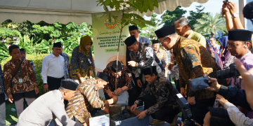 Ecotheology dalam Aksi, Wagub dan Kakanwil Kemenag Jateng Tanam Pohon Matoa di Masjid Zayed