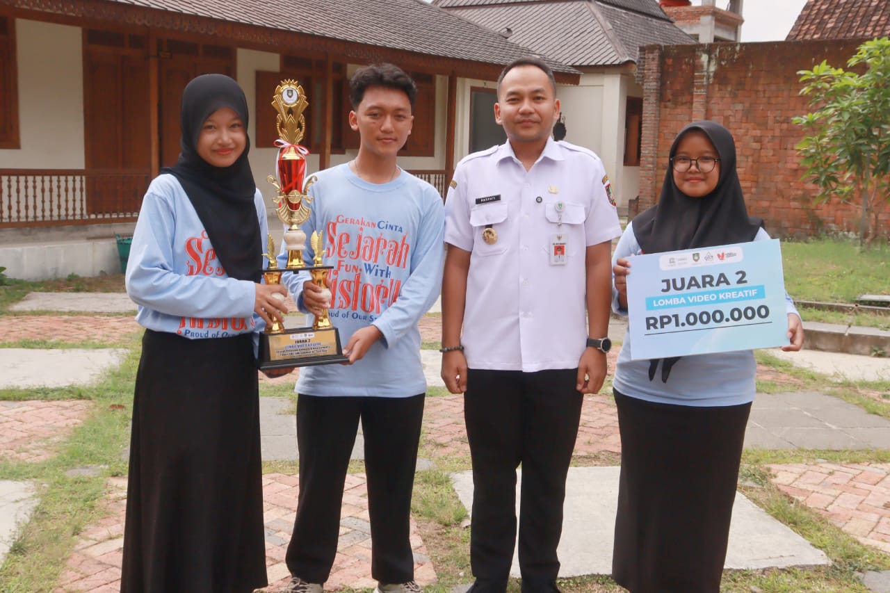 Siswa MAN 1 Surakarta Raih Juara 2 Lomba Video Kreatif Sejarah Penamaan Kampung di Surakarta
