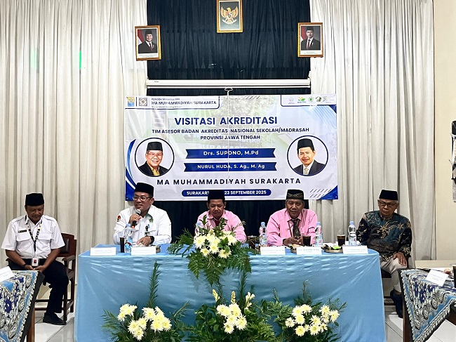Kankemenag Kota Surakarta Dampingi Penuh Visitasi Akreditasi BAN-S/M Jateng ke MA Muhammadiyah dan MTs Al-Ikhsan