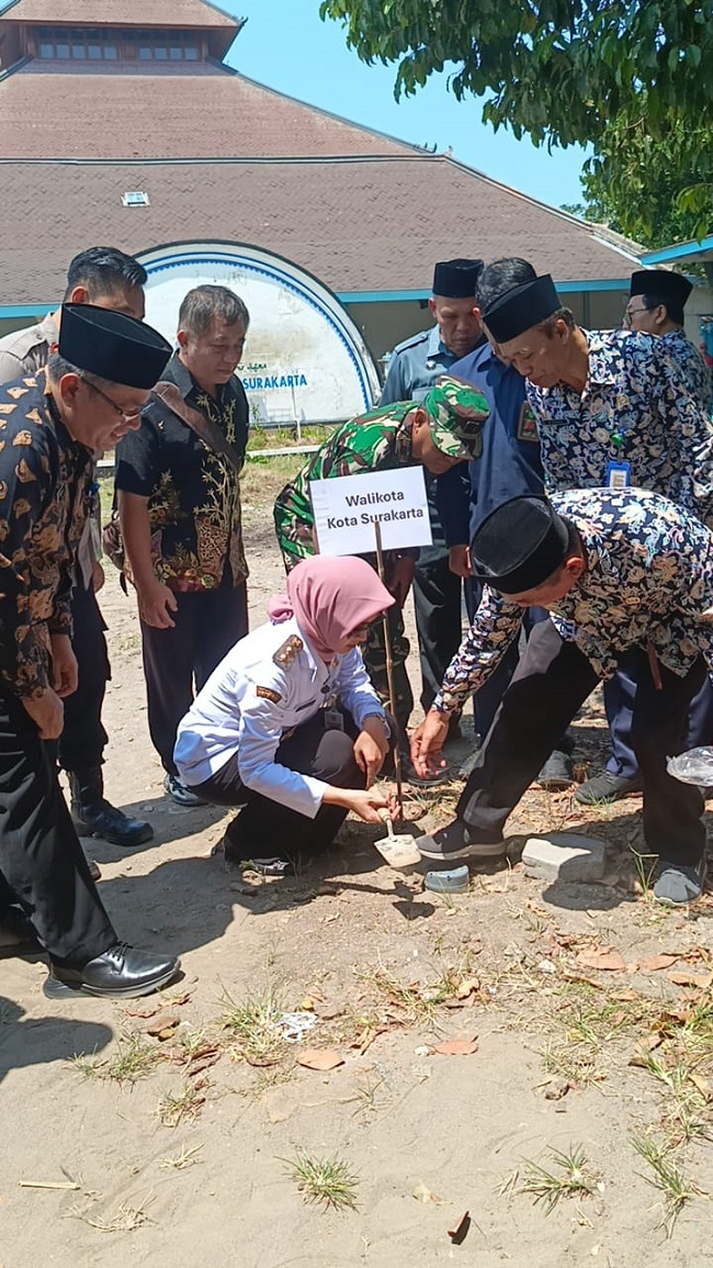 Dimulai Dari Masjid Agung, Kemenag Kota Surakarta Pionirkan Gerakan Lintas Agama Selamatkan Bumi Melalui GEMARI