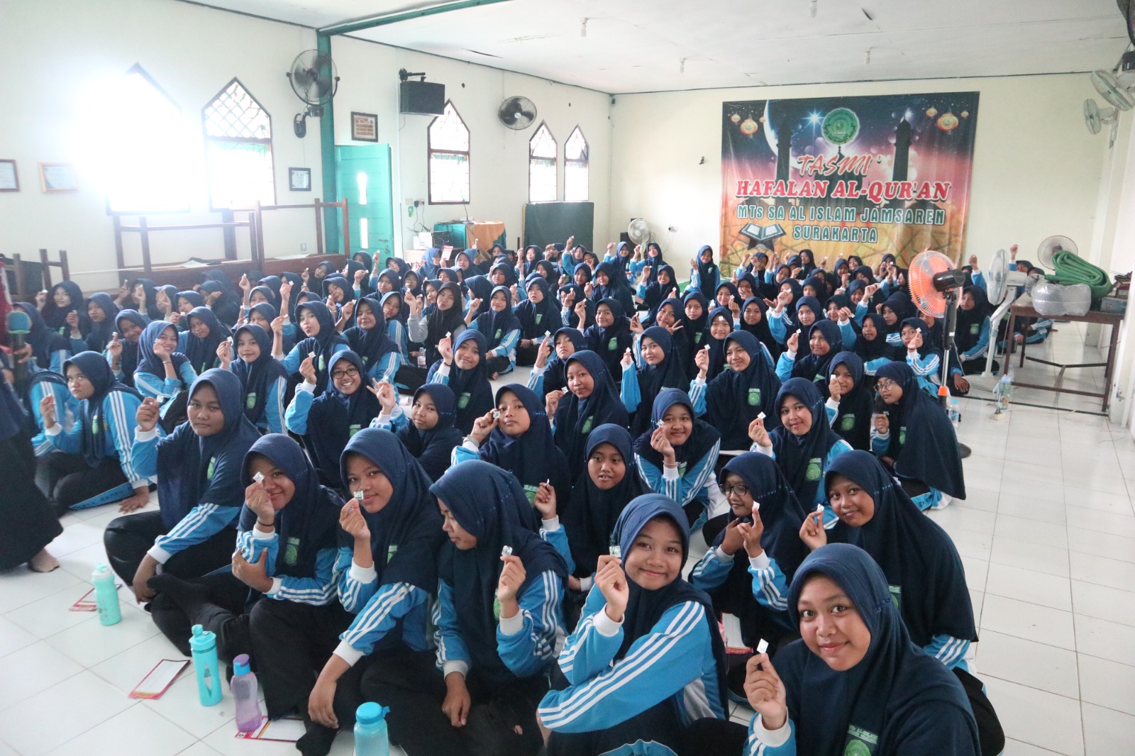 Cegah Anemia dengan Minum TTD Bersama Puskesmas Sangkrah dan MTs SA Al Islam Jamsaren Melakukan Penyuluhan Tentang Anemia dan Gizi Seimbang