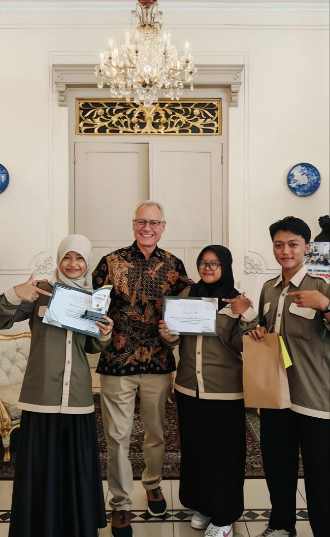 Tim MAN1SKA TV Raih Penghargaan Bergengsi Di Ajang Film Dokumenter Surakarta