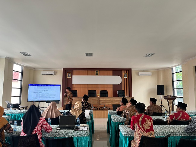 Intens Menuju Zona Integritas: Kankemenag Kota Surakarta Gelar Review Penetapan Tarif, Rewards And Punishment, Serta Sosialisasi Dumas