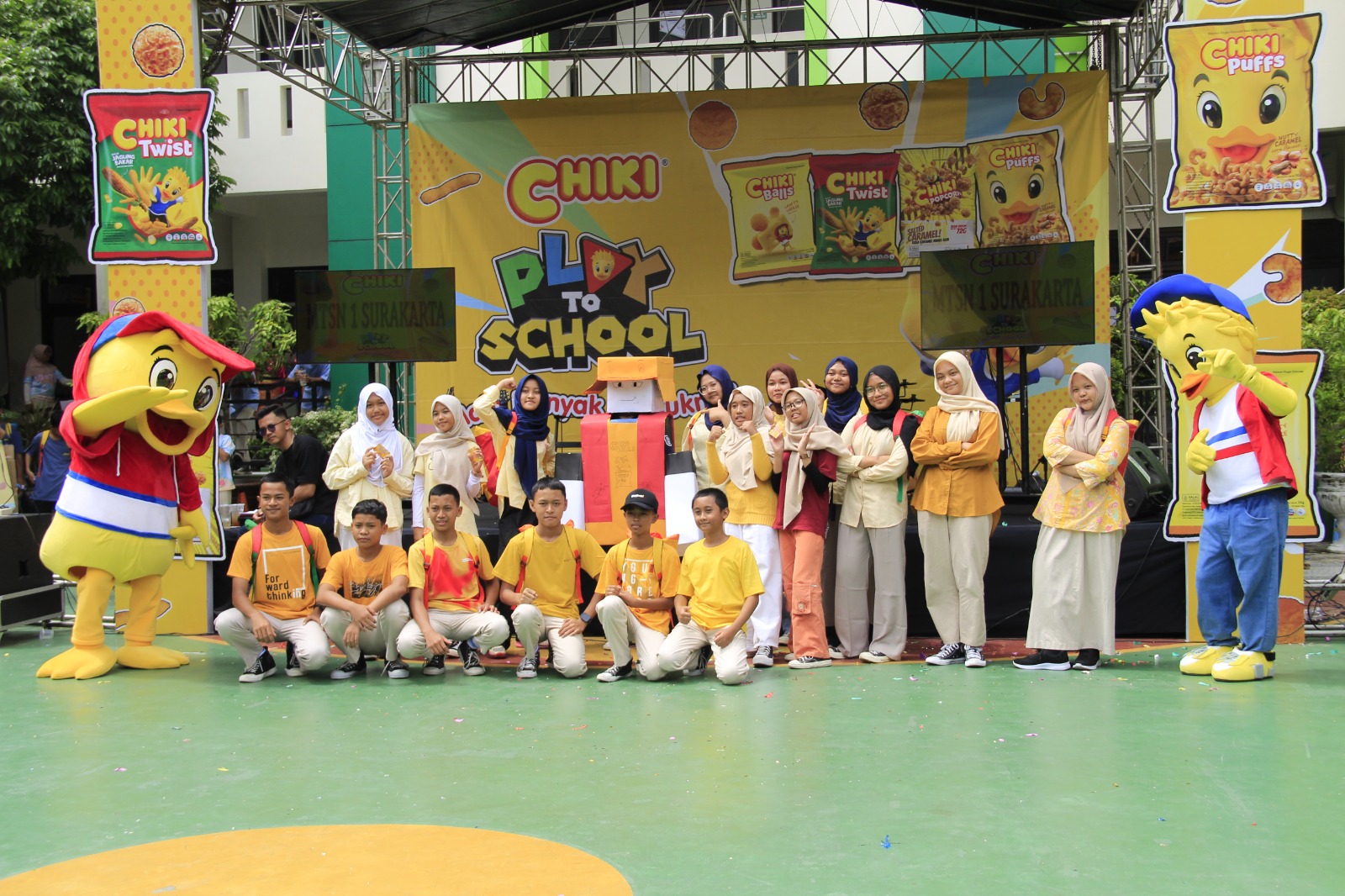 Puncak Hari Santri dan Bulan Bahasa MTsN Surakarta 1 Dimeriahkan Chiki dan Dukungan Pejabat