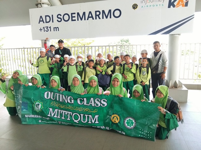 Fun Outing Class dan Parenting, Terobosan MITTQUM Surakarta Perkuat Pembelajaran Kontekstual dan Literasi