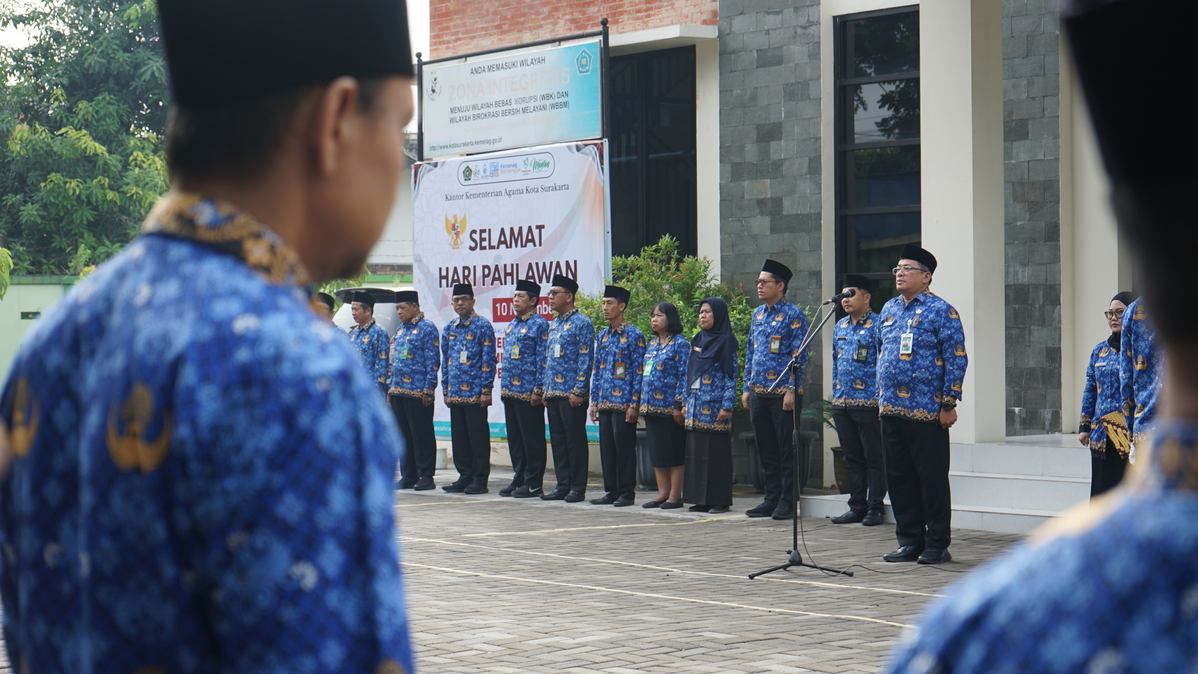 Kemenag Kota Surakarta Gelar Upacara Hari Pahlawan Nasional 2025: “Pahlawanku Teladanku, Terus Bergerak Melanjutkan Perjuangan”