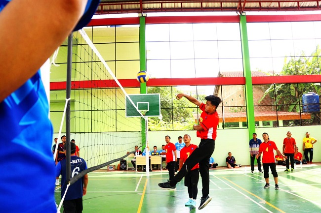 Srikandi MAN 1 Surakarta Raih Juara Lomba Bola Voli HAB Kemenag ke-80