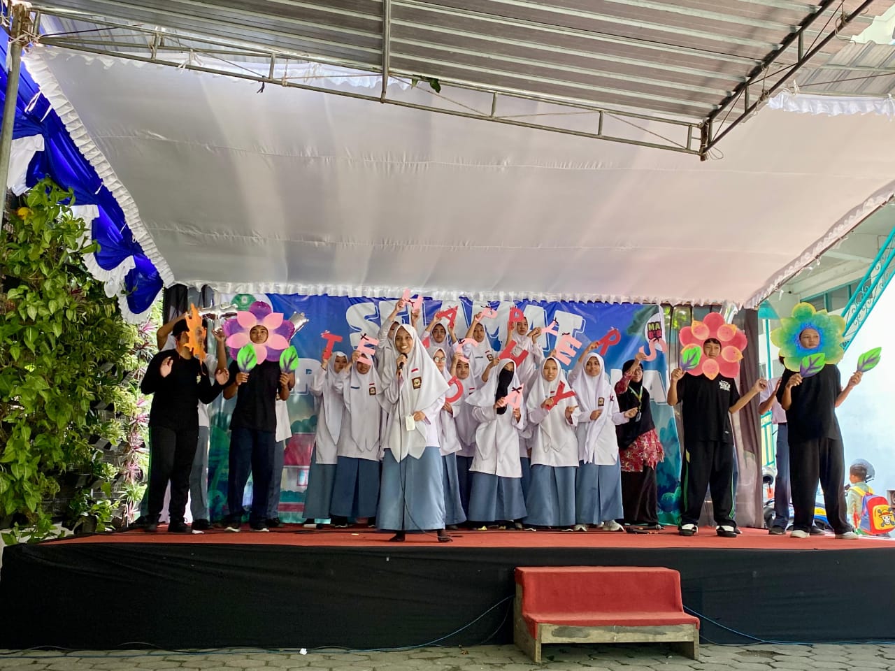 Dari Upacara hingga Drama, Semarak Hari Guru di MA Al-Islam Jamsaren Surakarta, Refleksi Tema Kemenag “Merawat Semesta dengan Cinta”