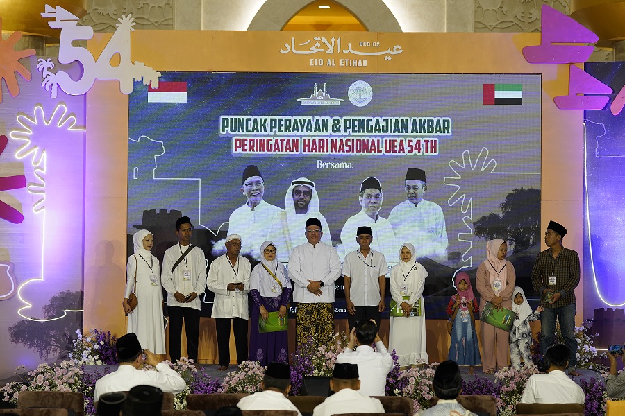 Pengajian Akbar dan Penyerahan Dokumen Itsbat Nikah dan Zayed Mantu ; Sinergitas Positif untuk Kemaslahatan Umat