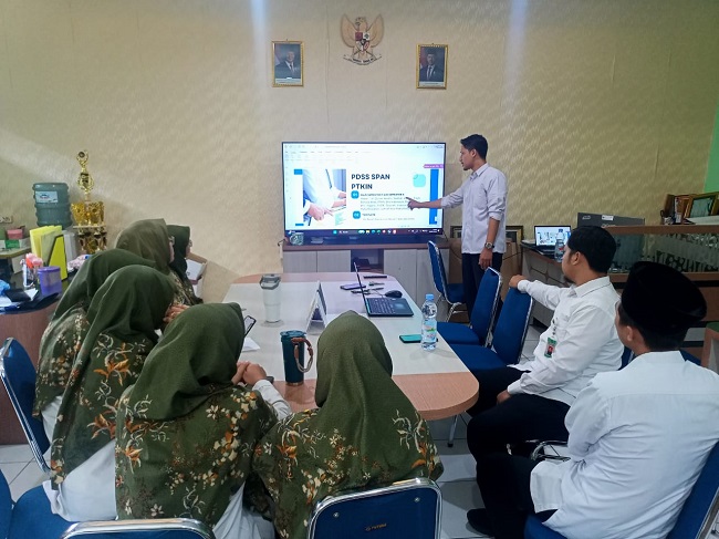 “Nanda Sindila” MAN 1 Surakarta, Wujudkan Pelayanan Prima Kawal Siswa Tembus Universitas Impian 2026