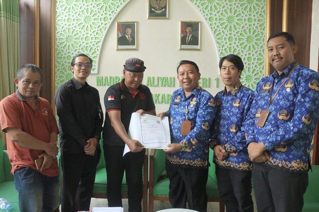 Wujudkan Sekolah Adiwiyata Mandiri, MAN 1 Surakarta Gandeng Bank Sampah Katon Semilak Kelola Limbah Anorganik