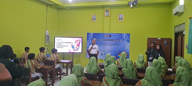 Workshop Literasi Media Dan Etika Komunikasi Digital Tingkatkan Kesadaran Siswa MTs N 2 Surakarta