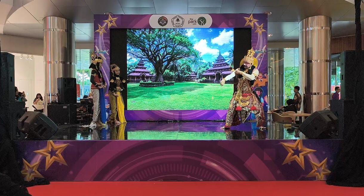 SPECTA EDUFAIR, Penampilan Dramatari Ramayana MTs SA Al Islam Jamsaren di The Park Mall Solo Baru