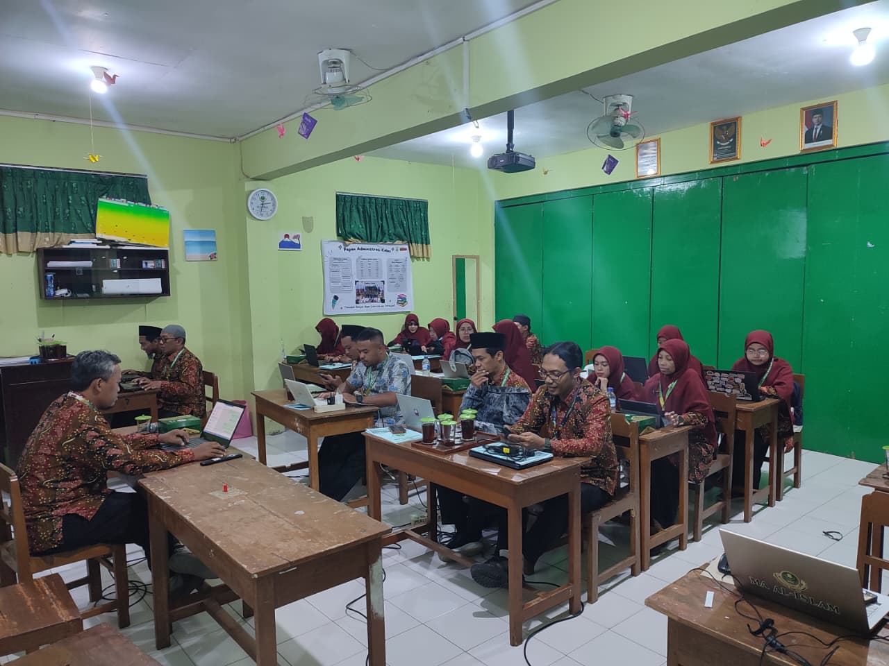 Tingkatkan Kompetensi Guru, MA Al-Islam Jamsaren Surakarta Selenggarakan Pelatihan Modul Ajar Berbasis Cinta dan Digital