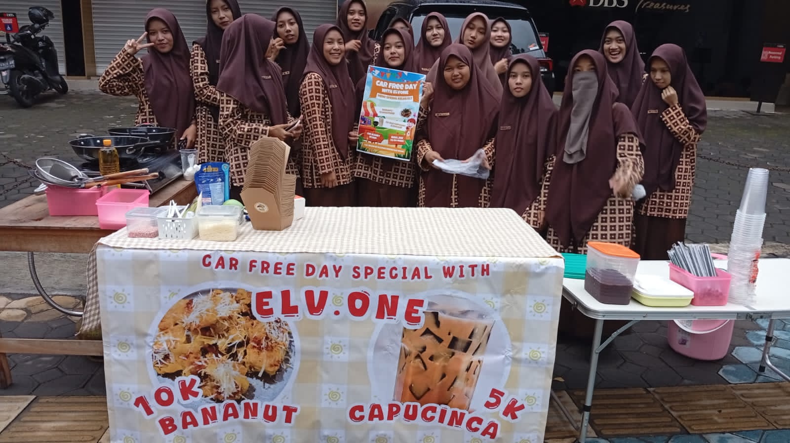 Penguatan Pendidikan Kewirausahaan, Siswa MA Al-Islam Jamsaren Surakarta Tampil di Car Free Day Surakarta