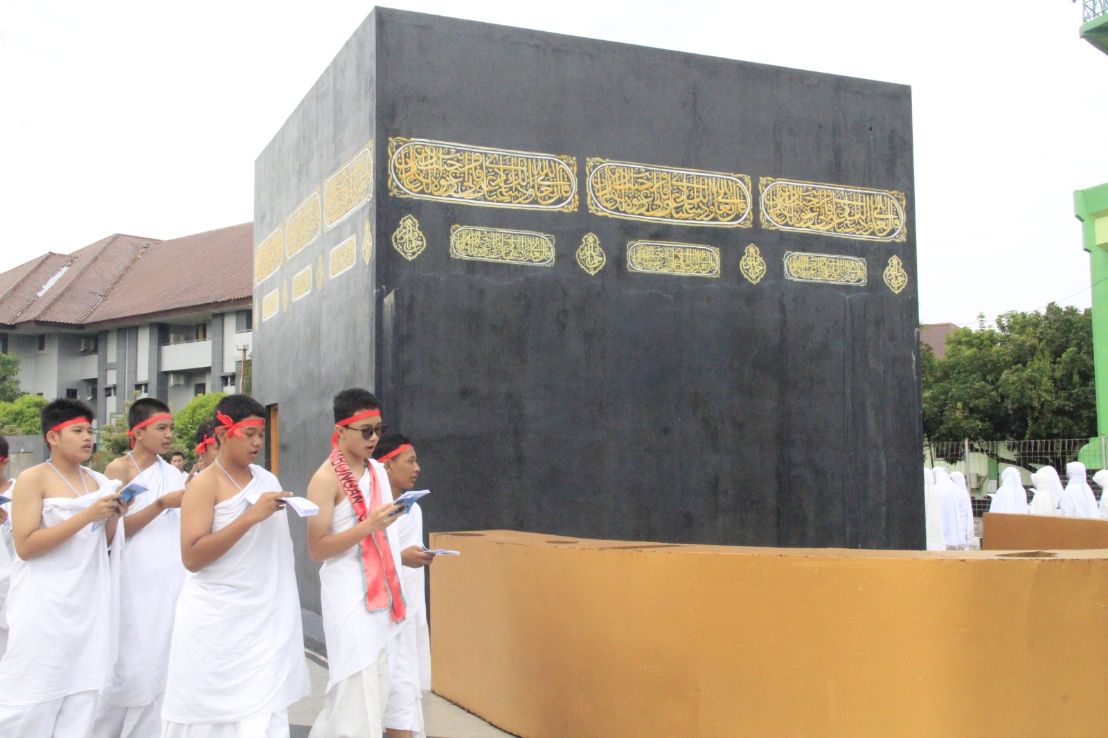 Bukan Sekadar Teori, Siswa MTsN Surakarta 1 Uji Kedisiplinan dalam Simulasi Haji di Donohudan