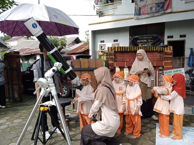 RA Miftahul Jannah Surakarta Hadirkan Pembelajaran Sains Yang Kontekstual Bersama Casamo MobileObservatory Assalaam